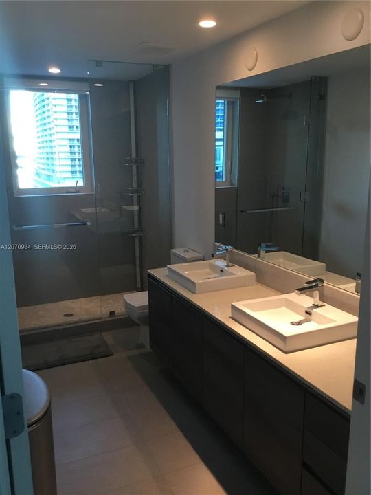 For Rent: $5,500 (2 beds, 2 baths, 1129 Square Feet)