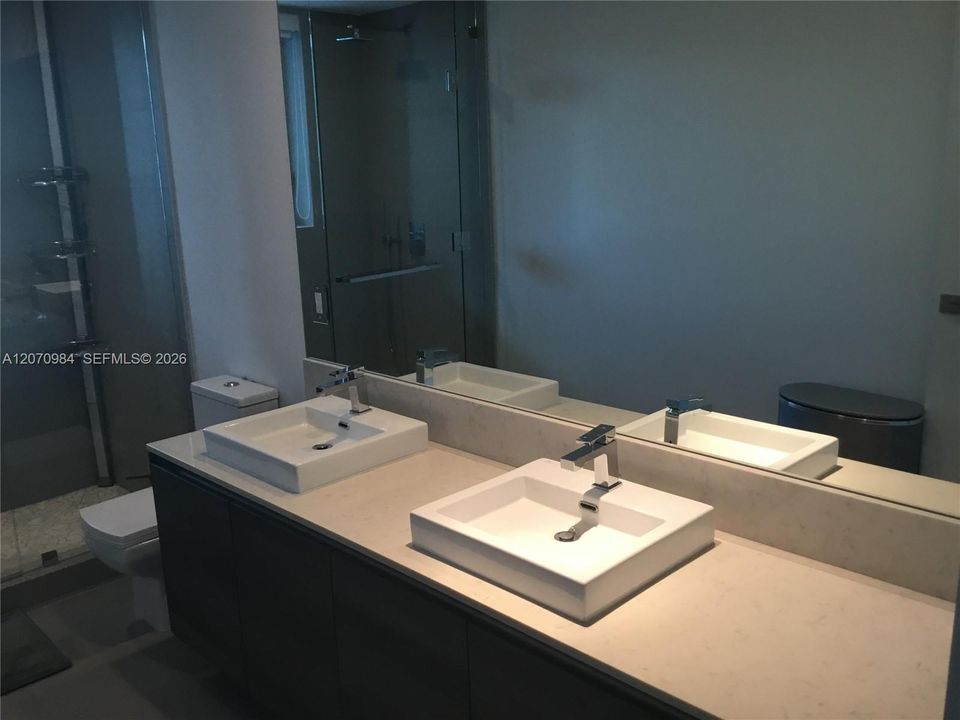 For Rent: $5,500 (2 beds, 2 baths, 1129 Square Feet)