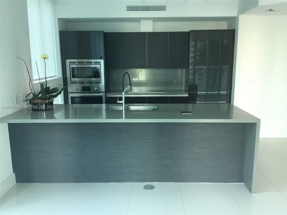 For Rent: $5,500 (2 beds, 2 baths, 1129 Square Feet)