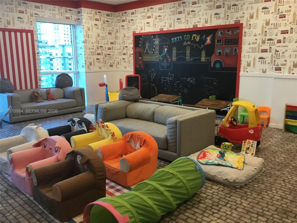 For Rent: $5,500 (2 beds, 2 baths, 1129 Square Feet)