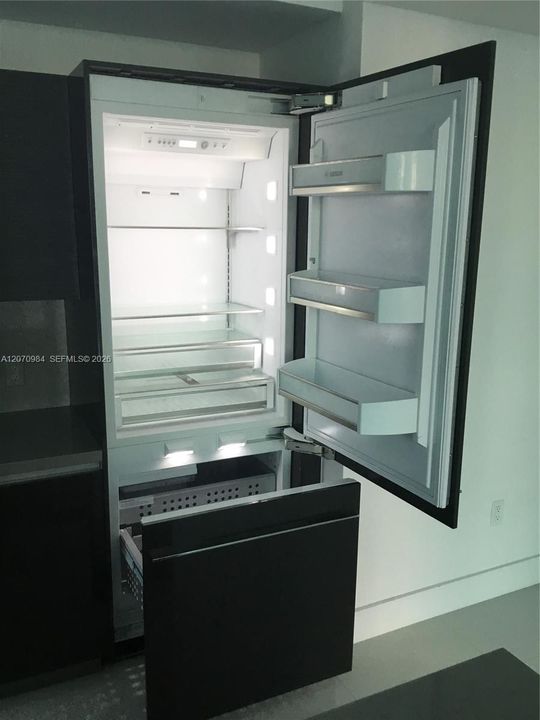 For Rent: $5,500 (2 beds, 2 baths, 1129 Square Feet)