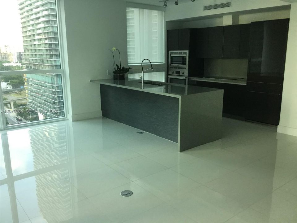 For Rent: $5,500 (2 beds, 2 baths, 1129 Square Feet)