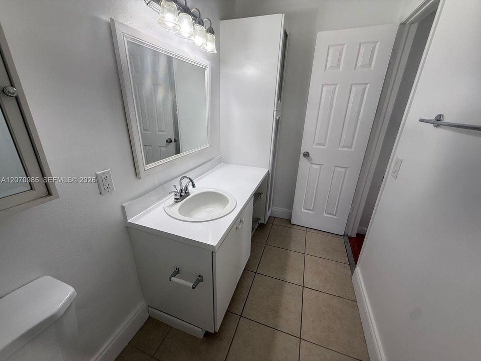 For Rent: $2,100 (1 beds, 1 baths, 750 Square Feet)
