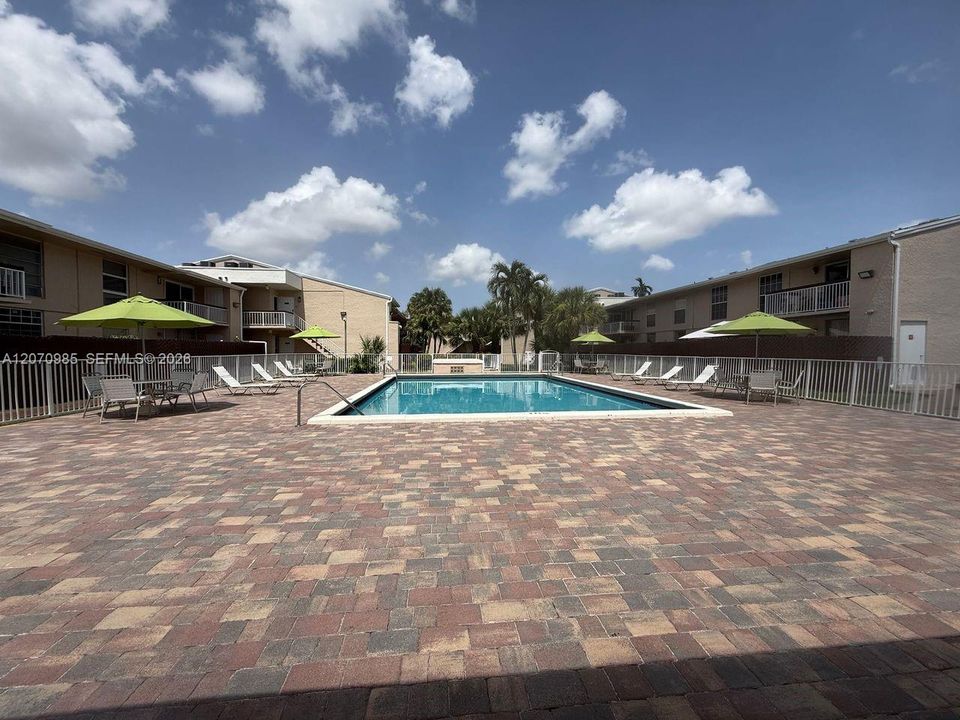 For Rent: $2,100 (1 beds, 1 baths, 750 Square Feet)