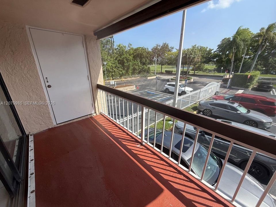For Rent: $2,100 (1 beds, 1 baths, 750 Square Feet)