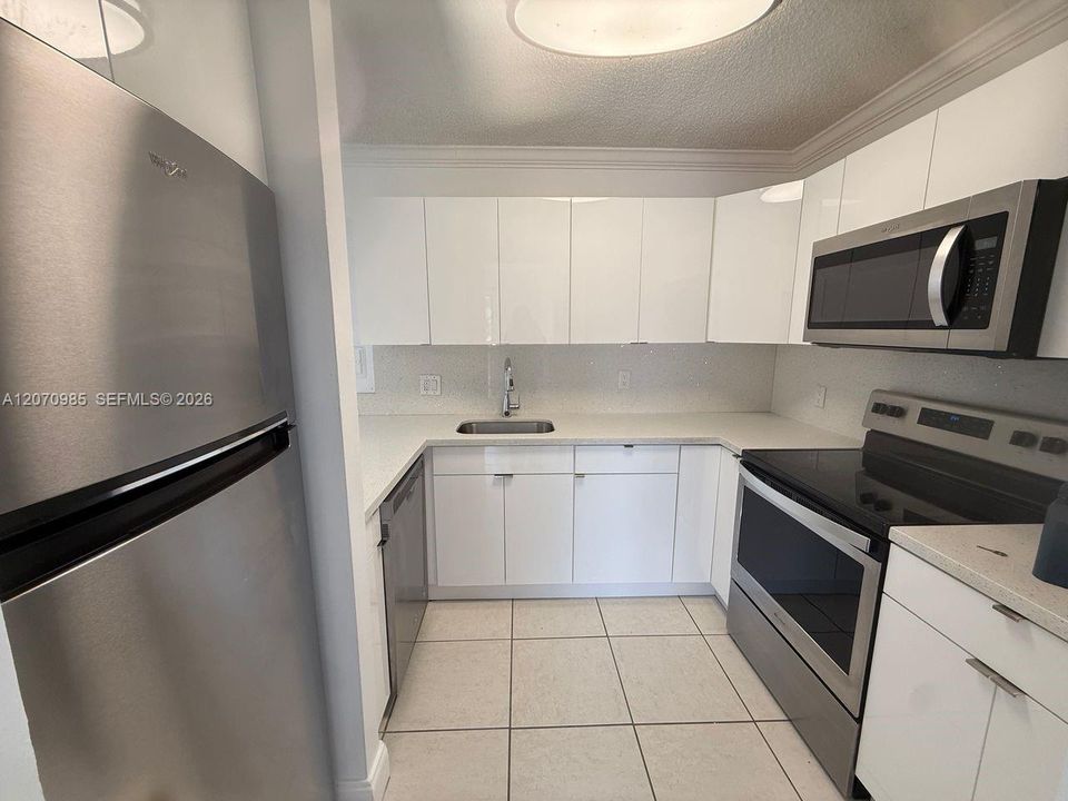 For Rent: $2,100 (1 beds, 1 baths, 750 Square Feet)