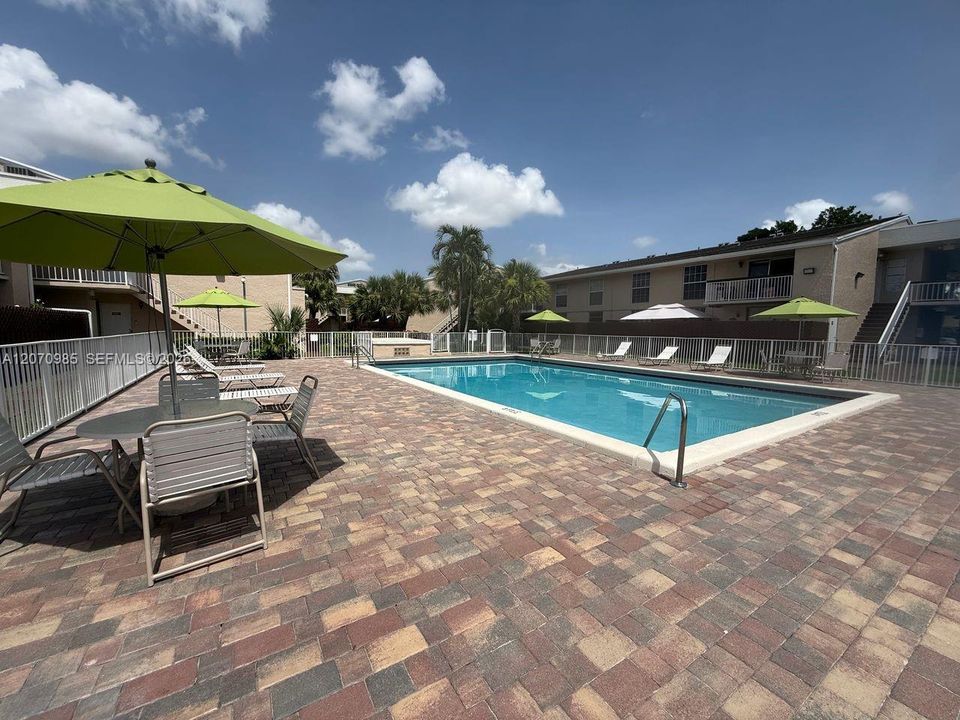 For Rent: $2,100 (1 beds, 1 baths, 750 Square Feet)
