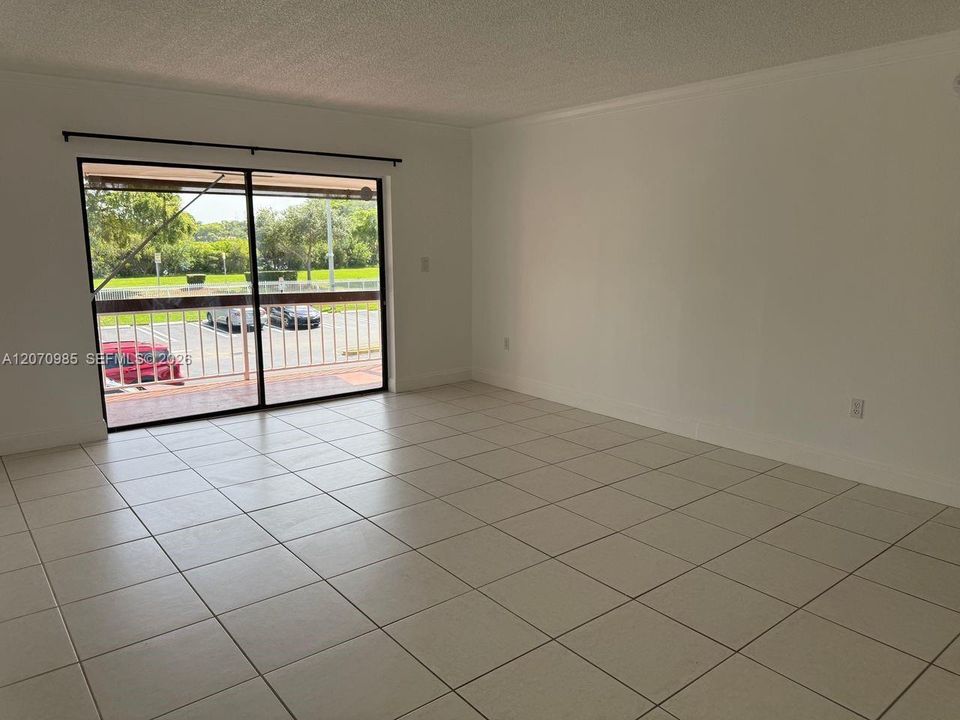 For Rent: $2,100 (1 beds, 1 baths, 750 Square Feet)