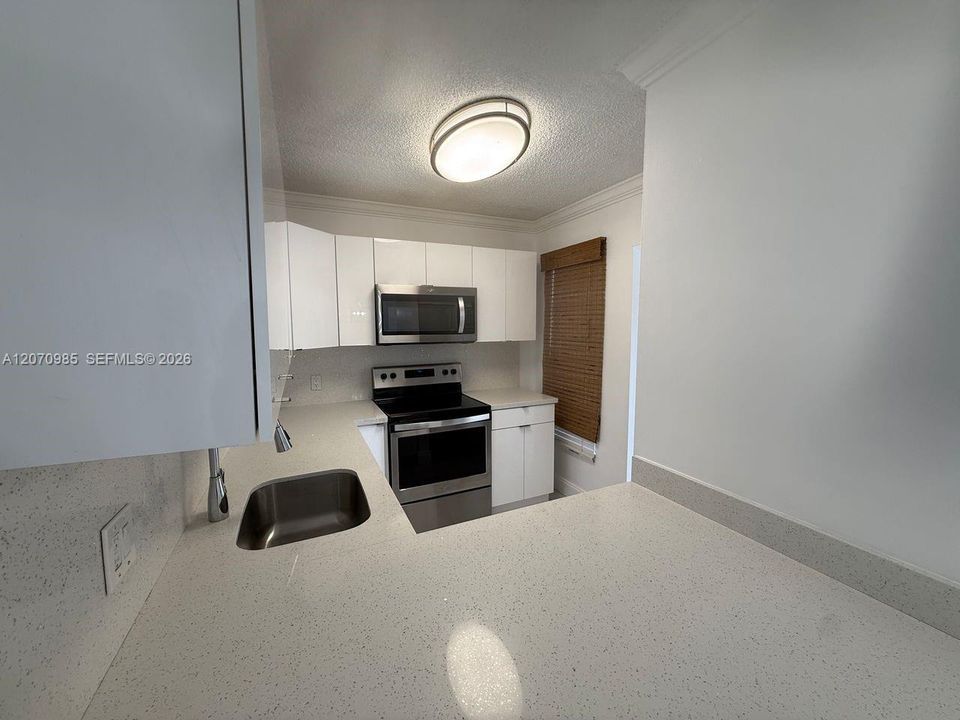 For Rent: $2,100 (1 beds, 1 baths, 750 Square Feet)