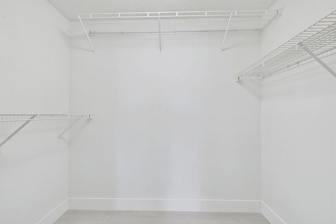 CAM06286G6-PR0033-STILL020