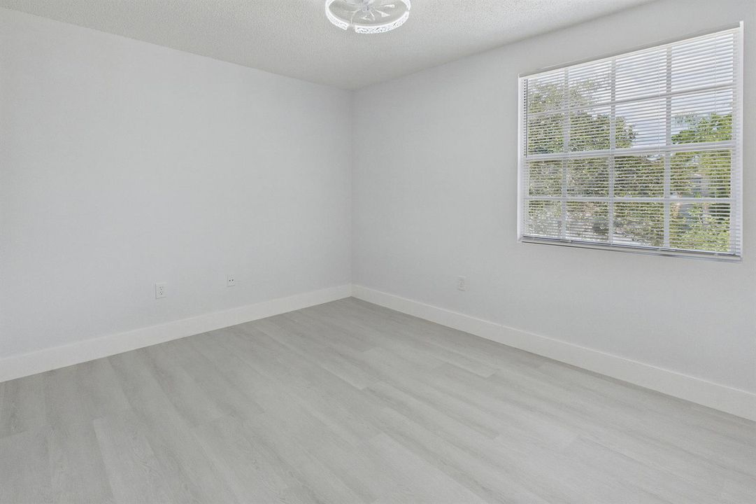 CAM06286G6-PR0033-STILL023