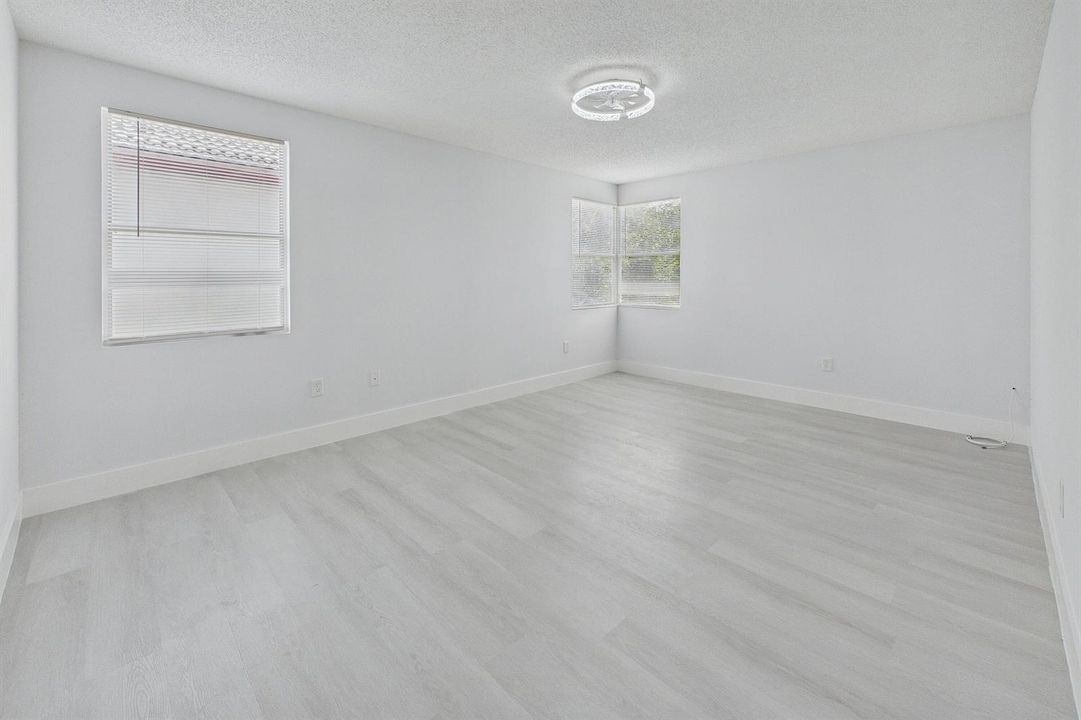 CAM06286G6-PR0033-STILL015