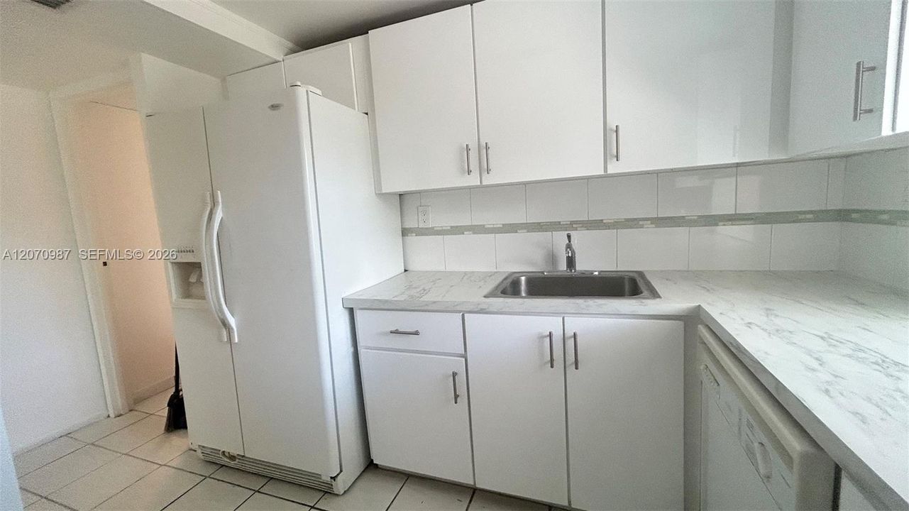 В аренду: $1,950 (1 спален, 1 ванн, 725 Квадратных фут)