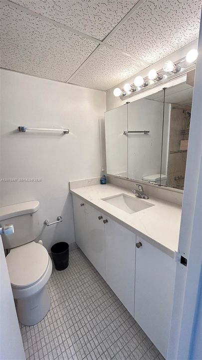 В аренду: $1,950 (1 спален, 1 ванн, 725 Квадратных фут)