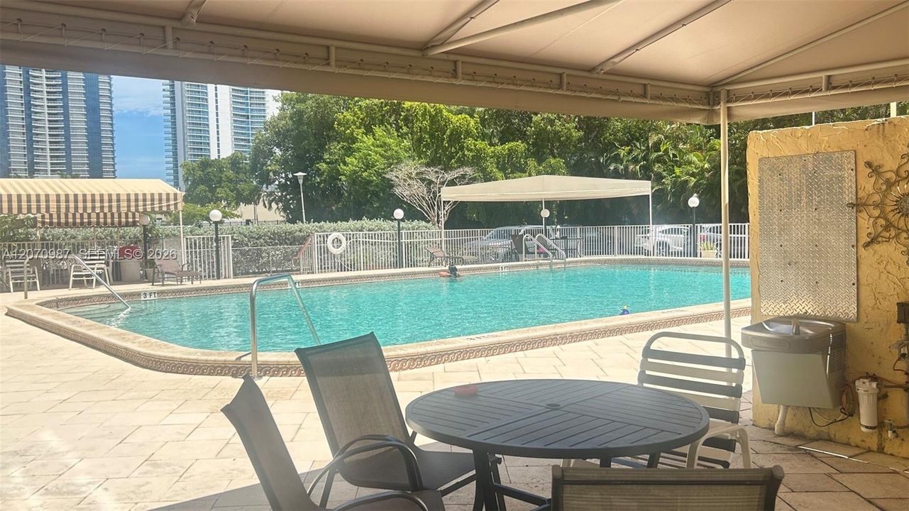 В аренду: $1,950 (1 спален, 1 ванн, 725 Квадратных фут)