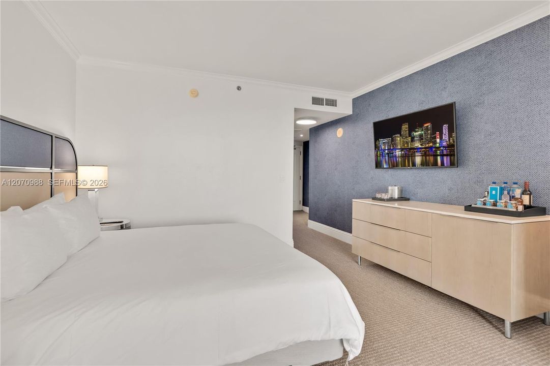 For Rent: $5,500 (0 beds, 1 baths, 550 Square Feet)