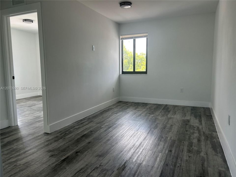 For Rent: $2,200 (2 beds, 1 baths, 650 Square Feet)
