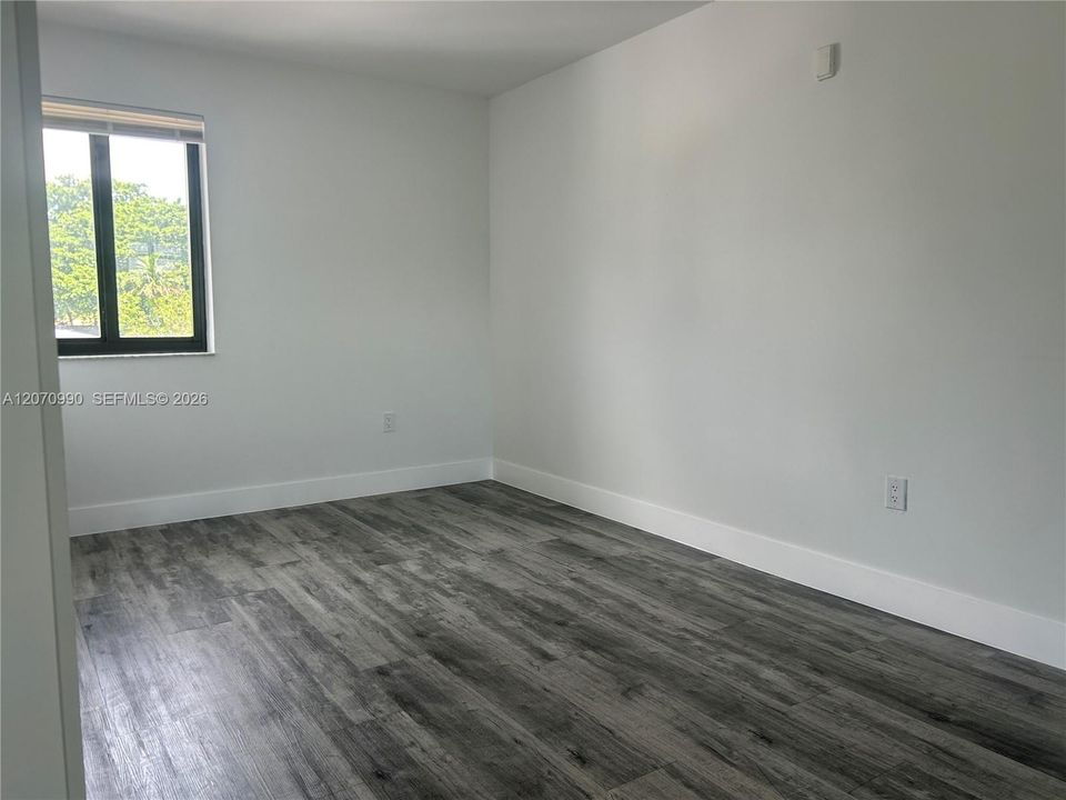 For Rent: $2,200 (2 beds, 1 baths, 650 Square Feet)