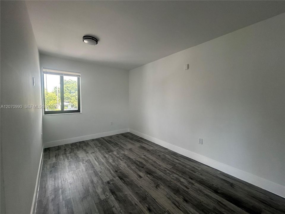 For Rent: $2,200 (2 beds, 1 baths, 650 Square Feet)