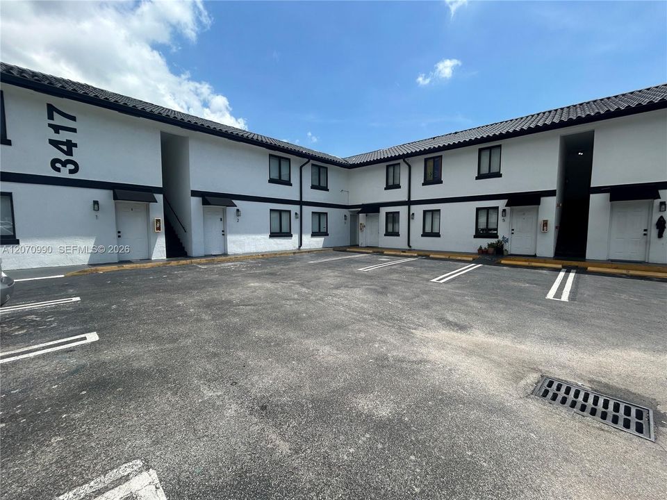 For Rent: $2,200 (2 beds, 1 baths, 650 Square Feet)