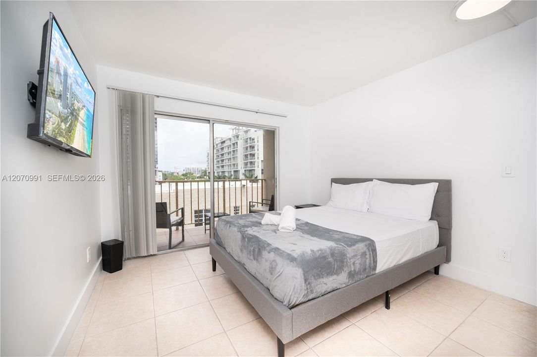 В аренду: $2,850 (2 спален, 2 ванн, 910 Квадратных фут)