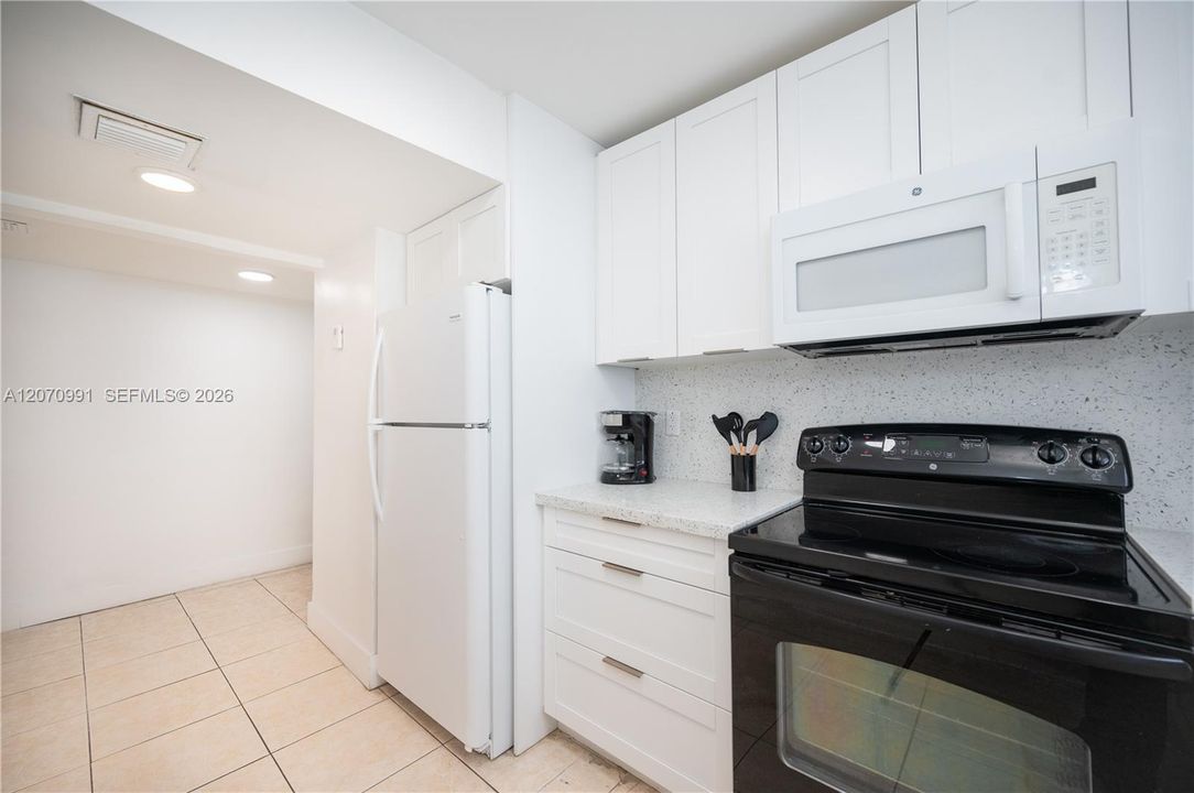 В аренду: $2,850 (2 спален, 2 ванн, 910 Квадратных фут)