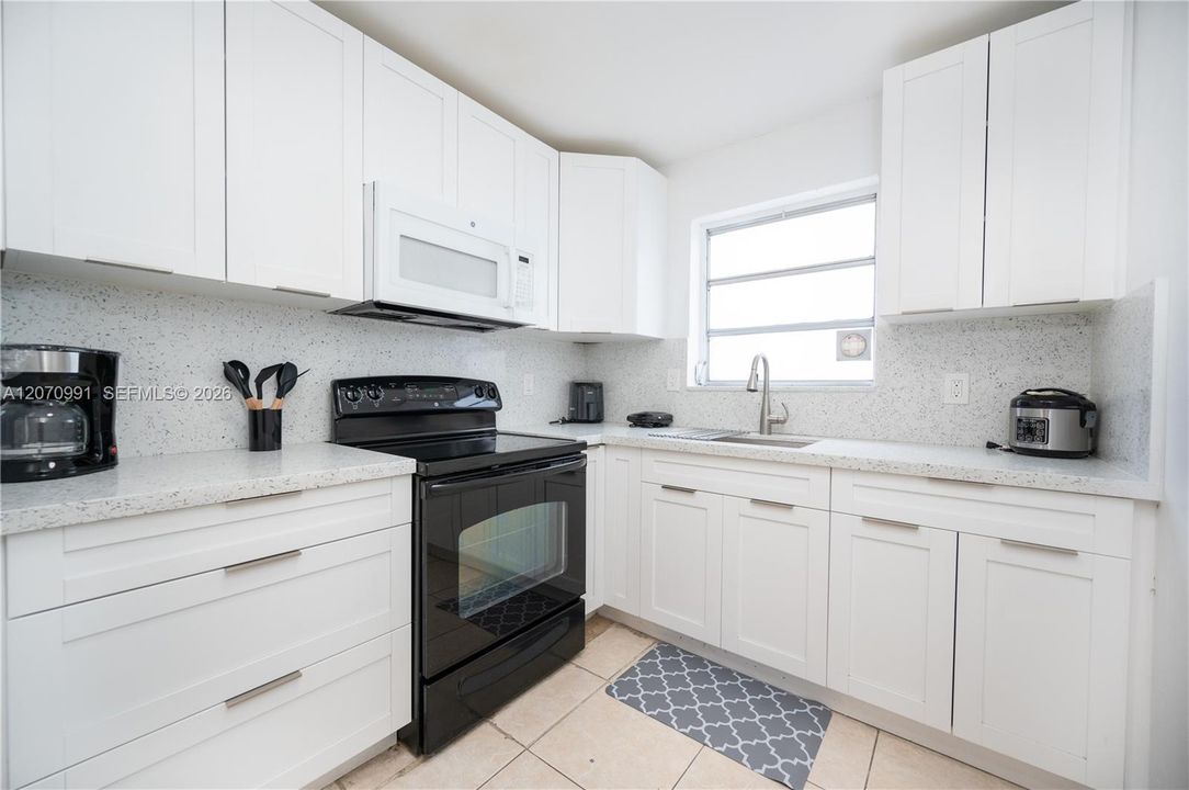 В аренду: $2,850 (2 спален, 2 ванн, 910 Квадратных фут)