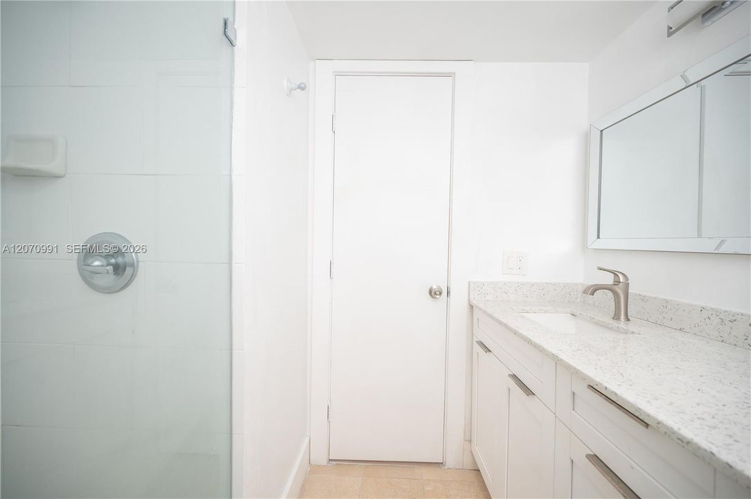 В аренду: $2,850 (2 спален, 2 ванн, 910 Квадратных фут)