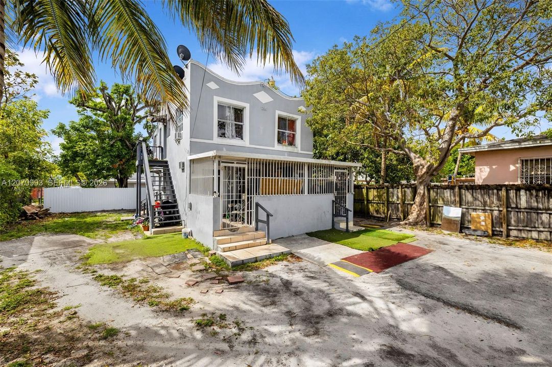 For Rent: $1,600 (1 beds, 1 baths, 1320 Square Feet)