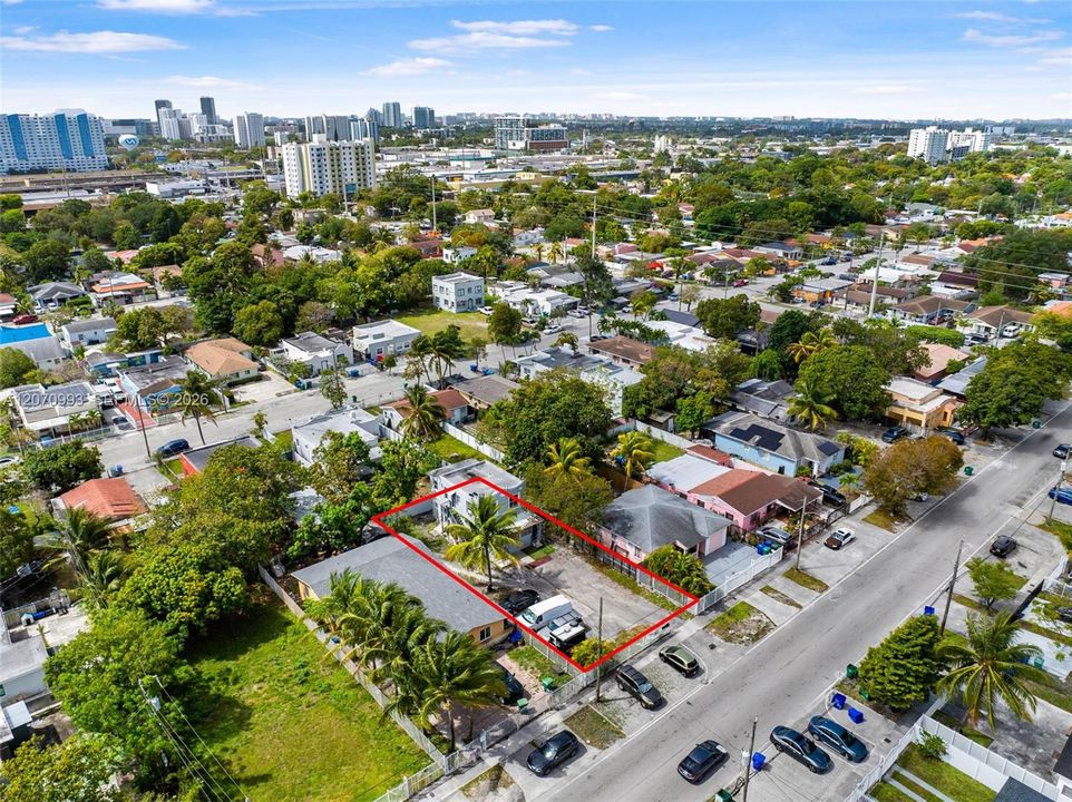 For Rent: $1,600 (1 beds, 1 baths, 1320 Square Feet)