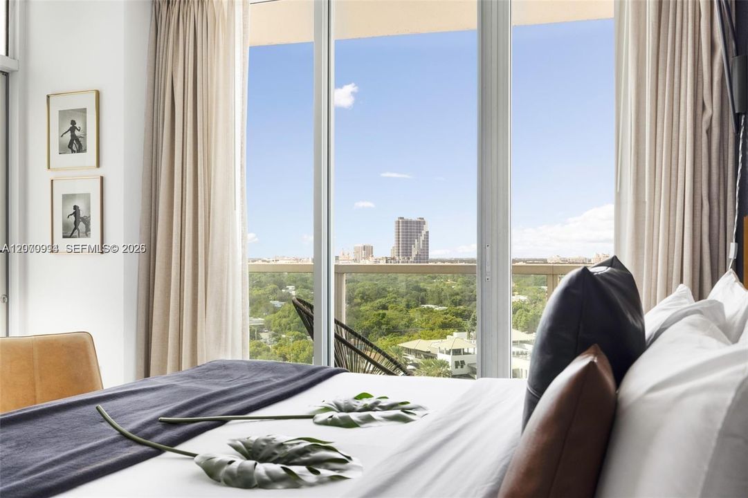 For Sale: $700,000 (1 beds, 2 baths, 679 Square Feet)