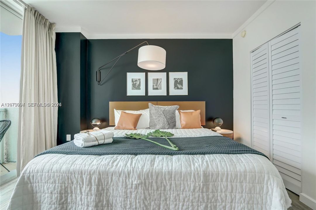 For Sale: $700,000 (1 beds, 2 baths, 679 Square Feet)