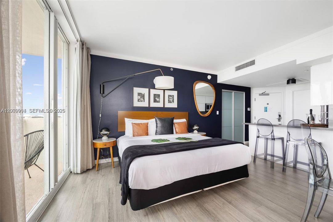 For Sale: $700,000 (1 beds, 2 baths, 679 Square Feet)