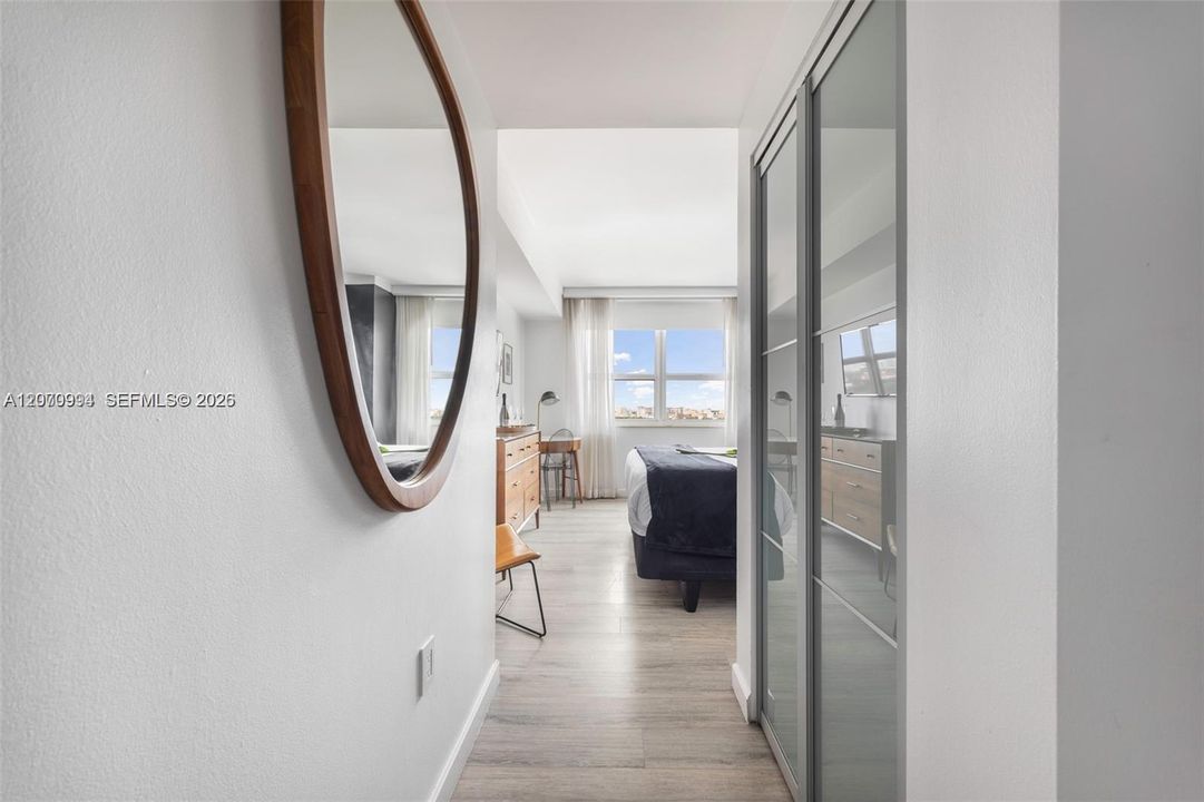 For Sale: $700,000 (1 beds, 2 baths, 679 Square Feet)