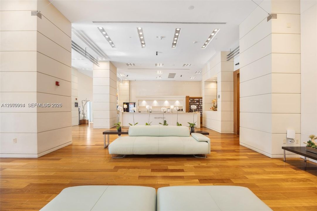 For Sale: $700,000 (1 beds, 2 baths, 679 Square Feet)