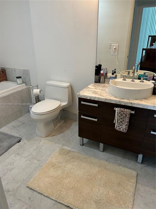 For Sale: $396,500 (1 beds, 1 baths, 806 Square Feet)