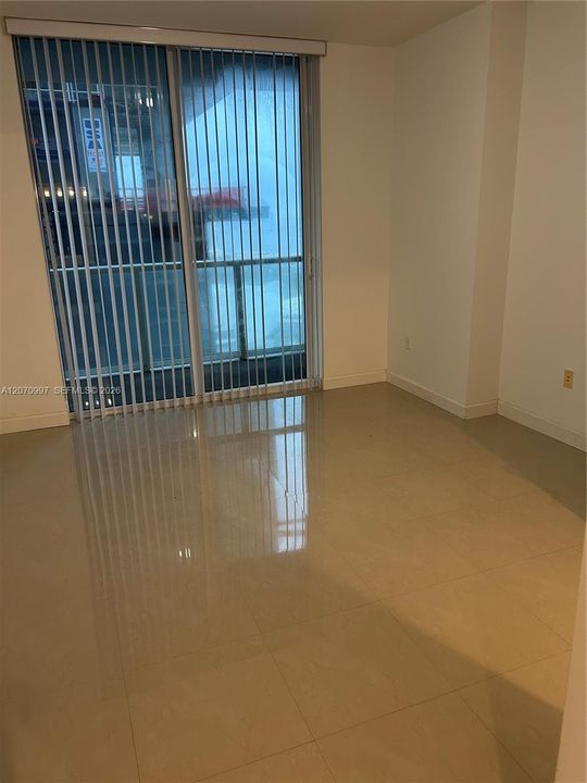 For Sale: $396,500 (1 beds, 1 baths, 806 Square Feet)