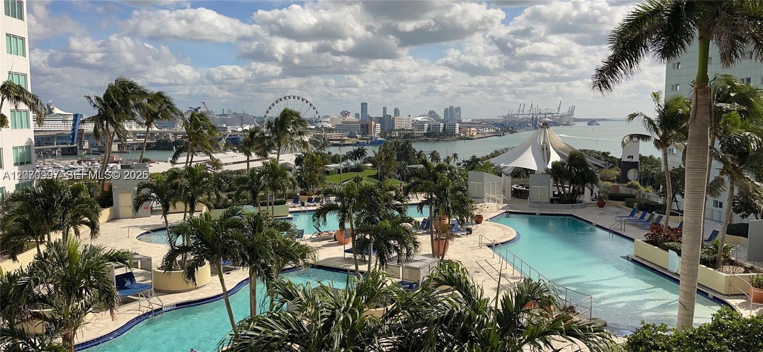For Sale: $417,500 (1 beds, 1 baths, 806 Square Feet)