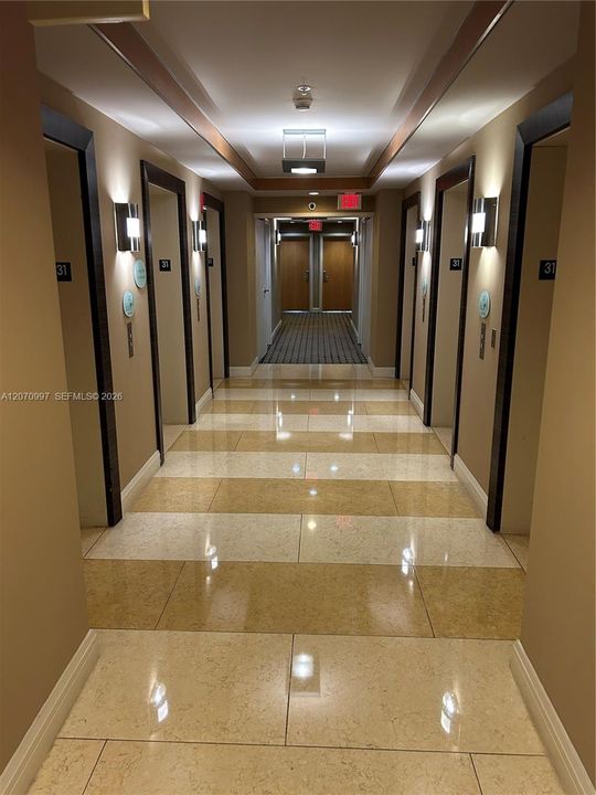 For Sale: $396,500 (1 beds, 1 baths, 806 Square Feet)