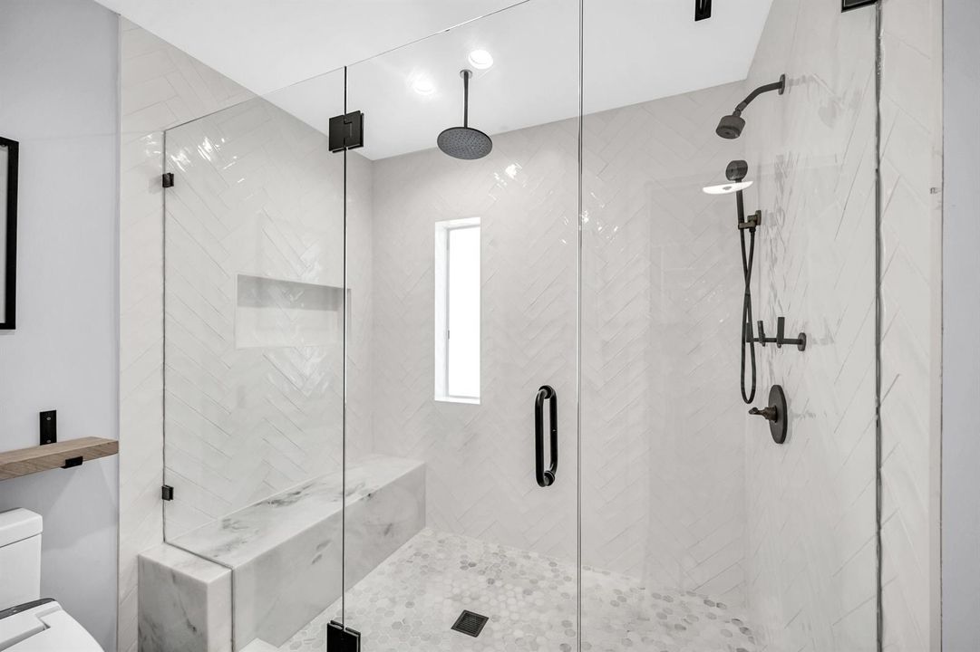 748 NE 17TH WAY--38