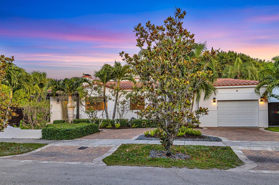 748 NE 17TH WAY-63