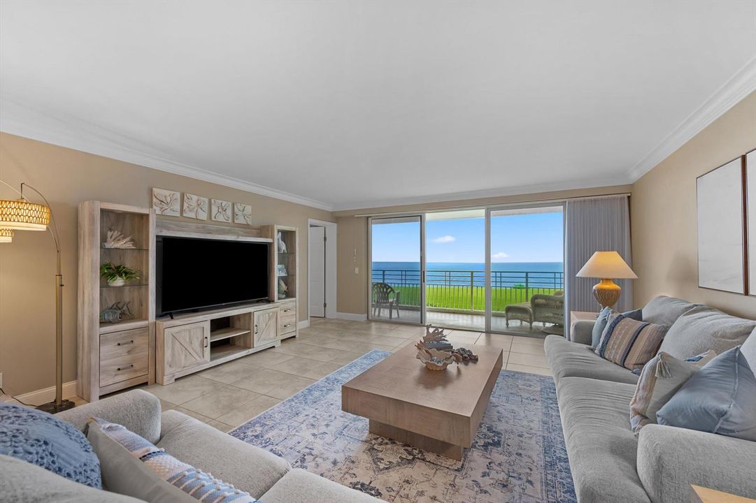 350 Beach Rd 204