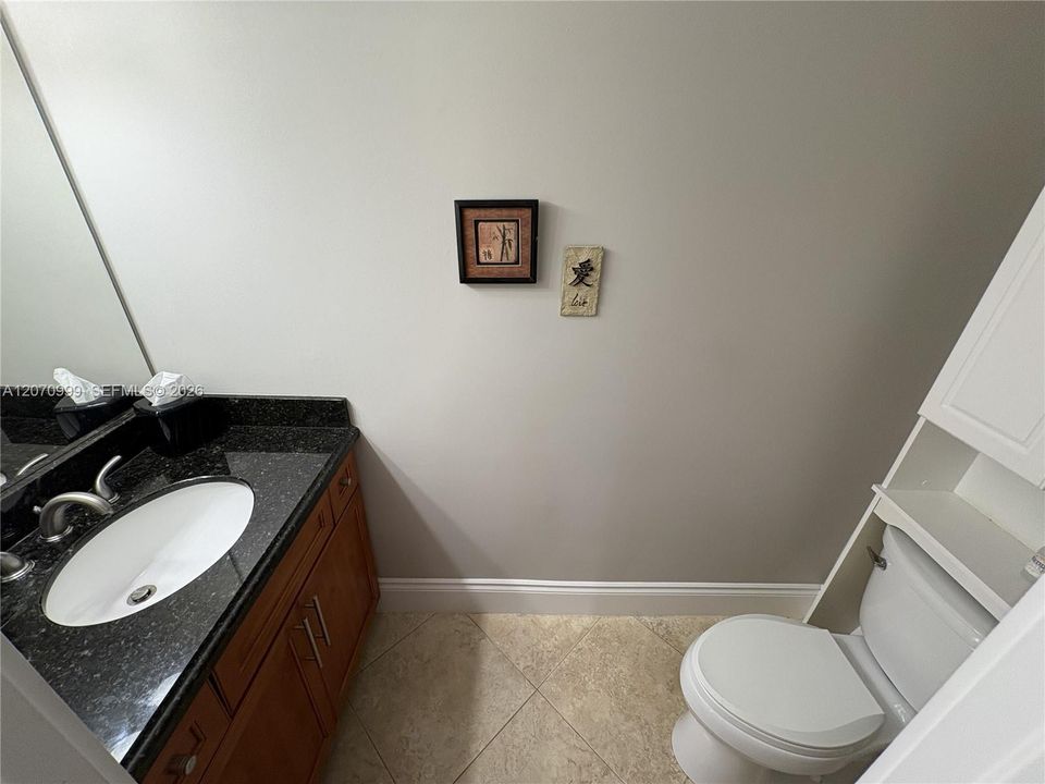 1/2 Bathroom