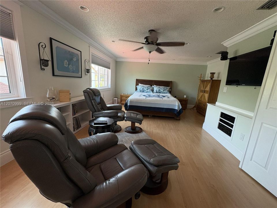 Main Bedroom with Sitting Area