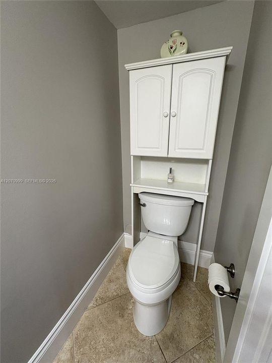 1/2 Bathroom