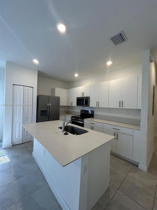 For Rent: $2,700 (4 beds, 3 baths, 1615 Square Feet)