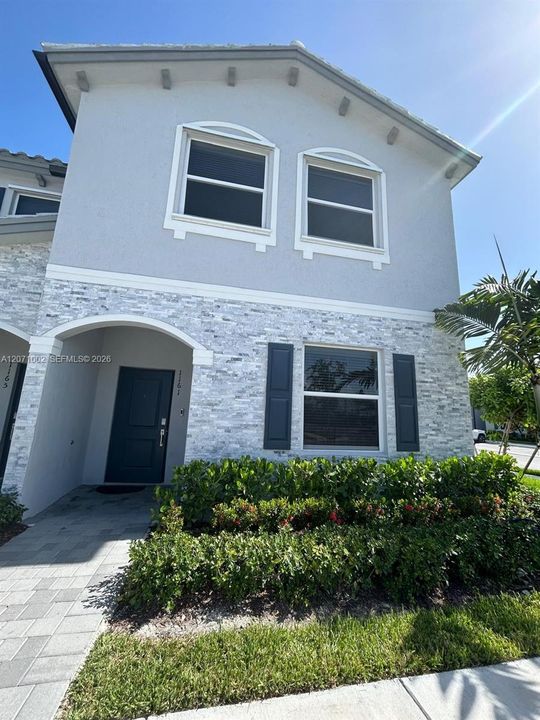 For Rent: $2,700 (4 beds, 3 baths, 1615 Square Feet)