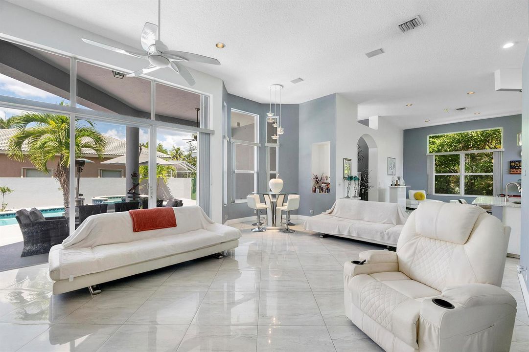 4862 Kensington Cir_050