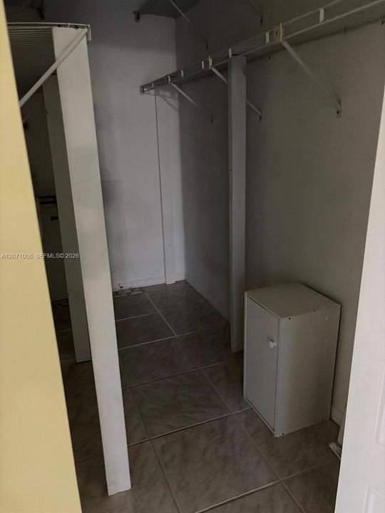 For Rent: $1,990 (2 beds, 1 baths, 953 Square Feet)