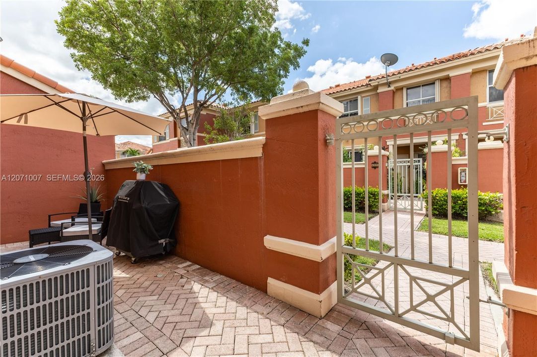 For Rent: $3,250 (3 beds, 2 baths, 1210 Square Feet)